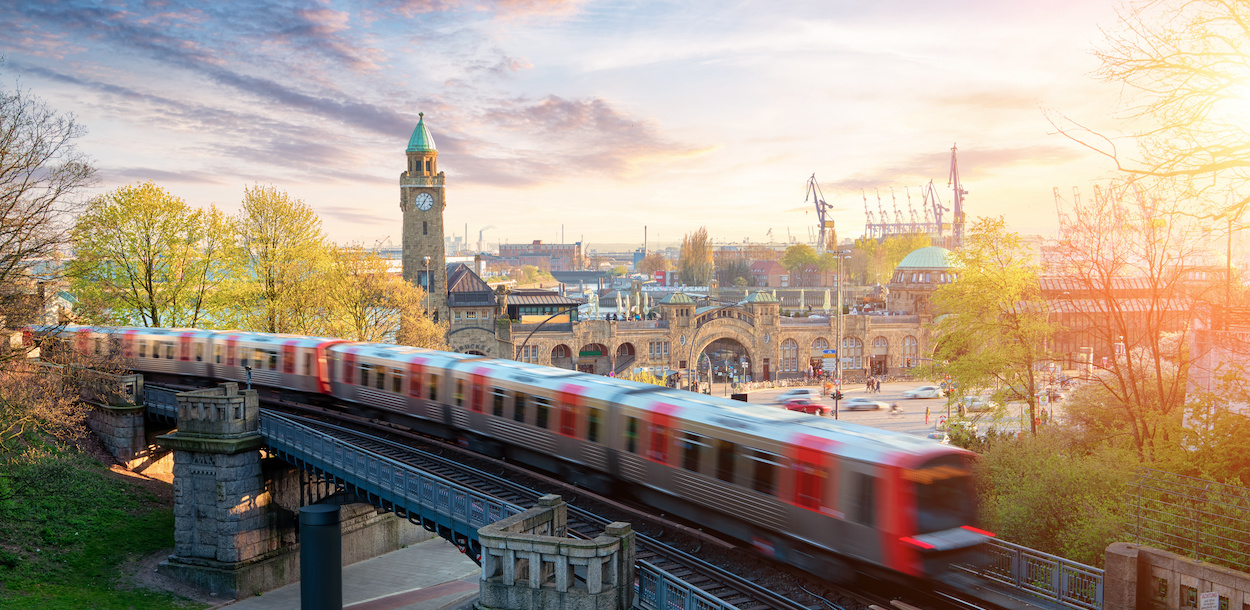 Hafenrundfahrt Hamburg Ubahn Landungsbruecken lang